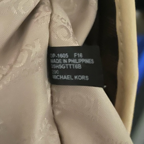 Classic Michael Kors purse - Picture 5 of 6